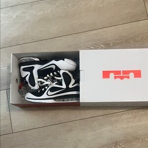 Nike Lebron 9 Freegums Basketball Sneakers